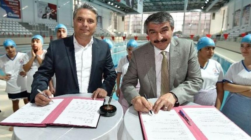 Muratpaşa&rsquo;dan &Ccedil;ocuklara Spor Desteği