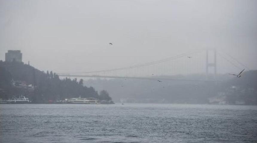 İstanbul Boğazı'nda Sis Etkili Oluyor