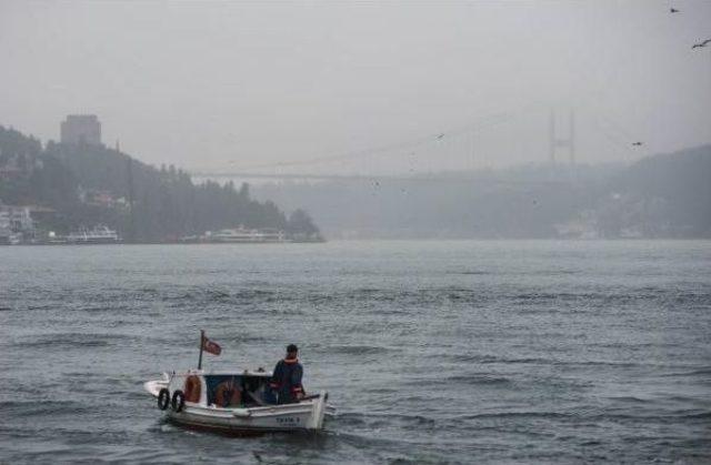 İstanbul Boğazı'nda Sis Etkili Oluyor