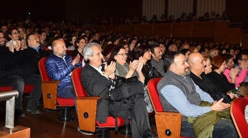 &Ouml;zdemir Erdoğan&rsquo;dan İzmir&rsquo;de Unutulmaz Konser