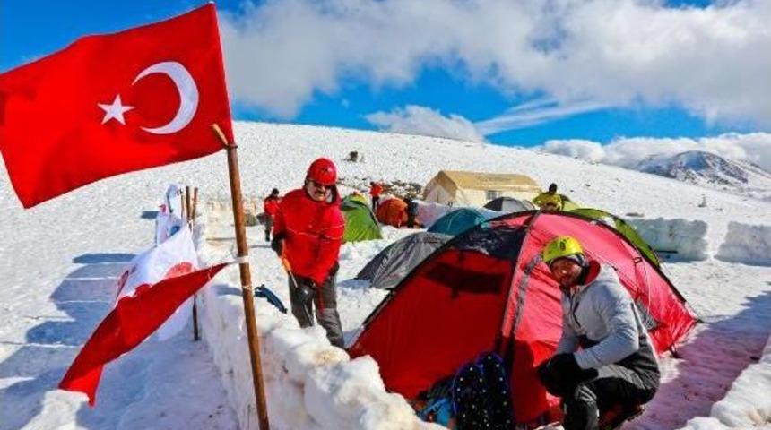 &nbsp;Kış Eğitim Kampında Mıhlama Pişirdi, Ney &Uuml;fledi