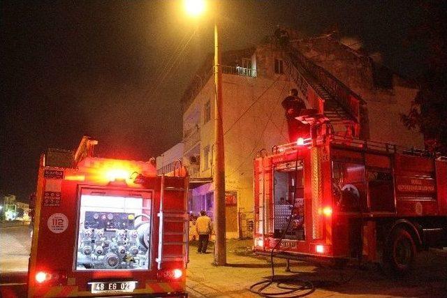 Fethiye’de Çatı Yangını Korkuttu