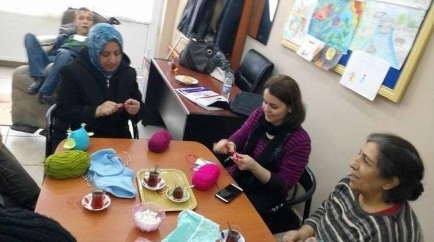 Boz&uuml;y&uuml;k&rsquo;te Engelliler Derneğinde &Ouml;rg&uuml; Oyuncak Bebek Kursu A&ccedil;ıldı