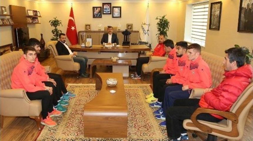 Darıcalı Atletler, Başkan Karabacak&rsquo;ı Ziyaret Etti