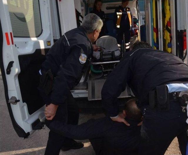 (&ouml;zel Haber) Krize Girip Kara Yolunda Sızdı, Polis Ekiplerini G&ouml;r&uuml;nce Ortalığı Birbirine Kattı 1