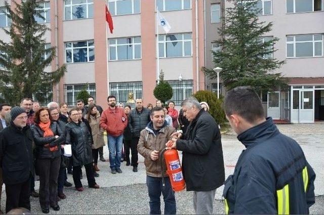 Lüleburgaz Meslek Yüksek Okulunda Yangın Tatbikatı