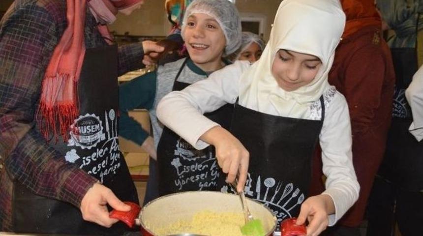 K&uuml;&ccedil;&uuml;k Şeflerin Mutfak Maceraları