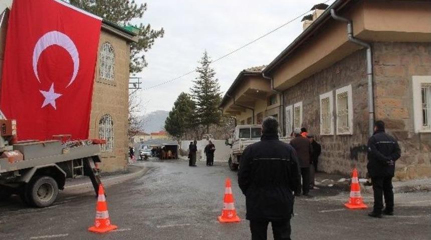 Şehit &Uuml;steğmenin Memleketinde H&uuml;z&uuml;n Hakim