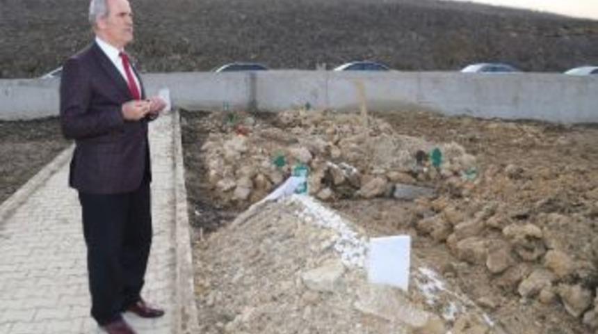 İneg&ouml;l&rsquo;&uuml;n Yeni Mezarlığına Definler Başladı