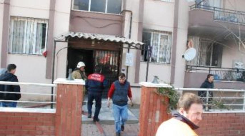 Kahraman Gen&ccedil;ler Alevlerin Ortasından Hayat Kurtardı