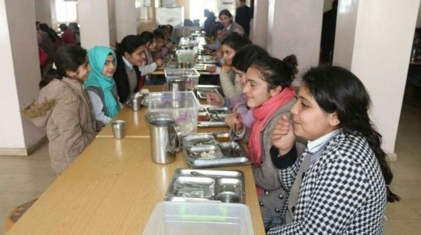 Kaymakam Uzan&rsquo;dan Kız &Ouml;ğrencilere Ziyaret