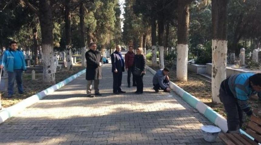 Alaşehir Mezarlıklarında &Ccedil;alışma Başladı