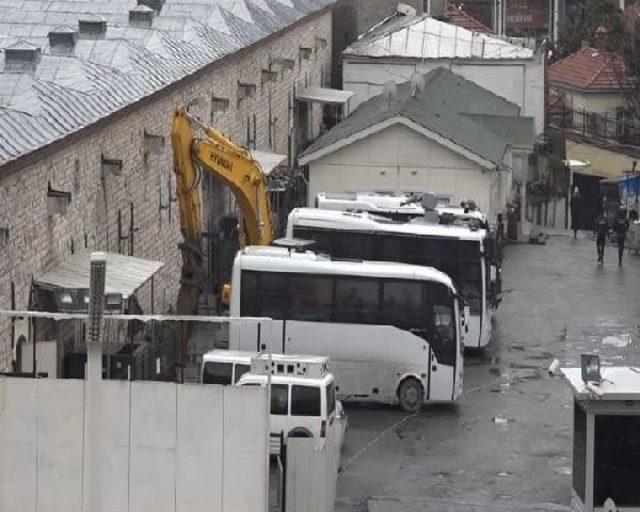 Taksim'deki Cami Alanında Şantiye Hazırlıklarına Başlandı