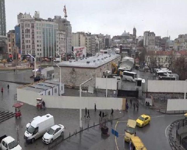 Taksim'deki Cami Alanında Şantiye Hazırlıklarına Başlandı