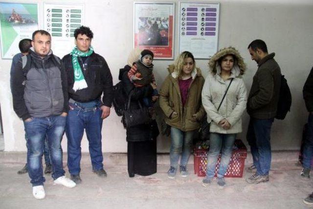 Yunanistan, Ka&ccedil;akları T&uuml;rkiye&rsquo;Ye  geri Itme  Ile G&ouml;ndermeyi S&uuml;rd&uuml;r&uuml;yor 2