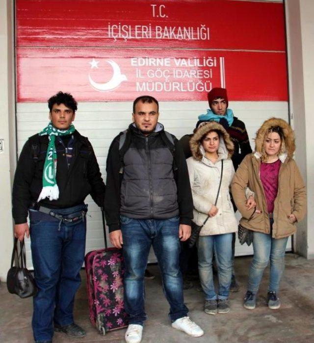 Yunanistan, Ka&ccedil;akları T&uuml;rkiye&rsquo;Ye  geri Itme  Ile G&ouml;ndermeyi S&uuml;rd&uuml;r&uuml;yor 3