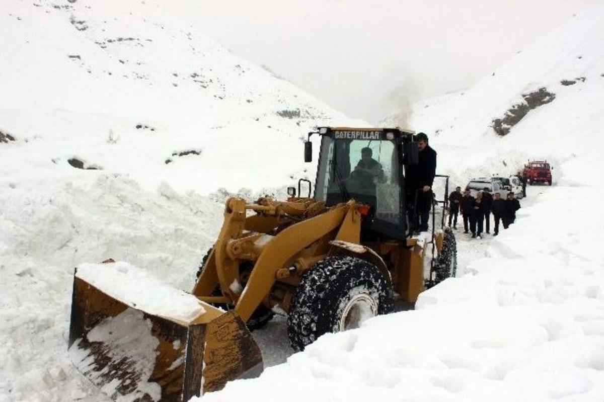 Belediye Ekibinin Zorlu Y&uuml;r&uuml;y&uuml;ş&uuml;