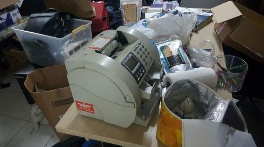 Yurt Dışına Ka&ccedil;maya &Ccedil;alışırken Yakalanan Fet&ouml; &Uuml;yesi Akademisyenlere Yardım Edenler Yakalandı