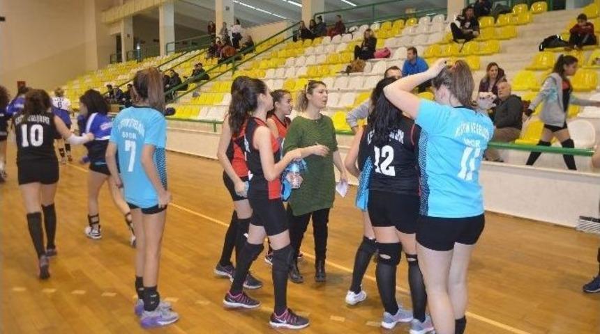 Burhaniyeli Kızlar İkinci Lig Yolunda