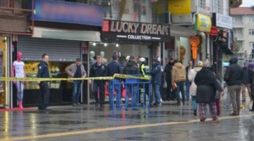 Zeytinburnu&rsquo;nda Kuyumcuyu İple Bağlayıp Soygun Yaptılar