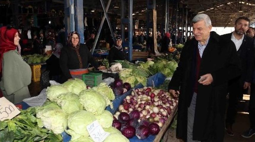 Başkan Karaosmanoğlu, Köylü Pazarında Ev Alışverişi Yaptı
