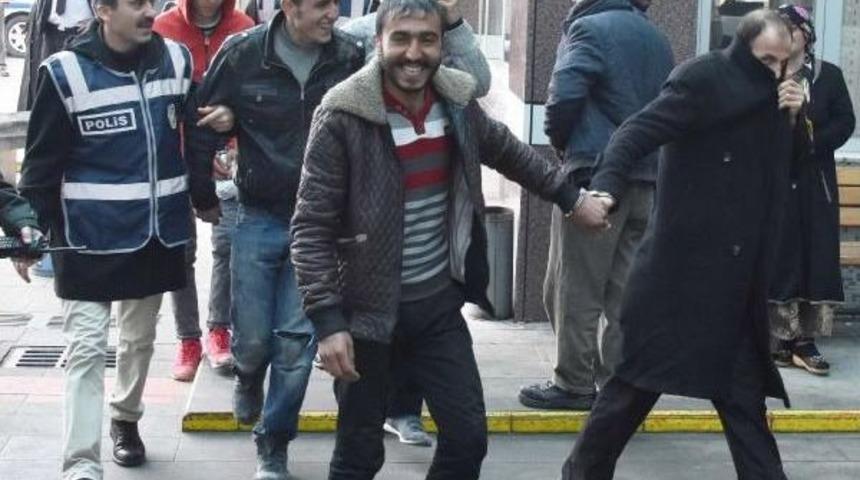 Muhabbet Kuşu Hırsızları Tutuklandı