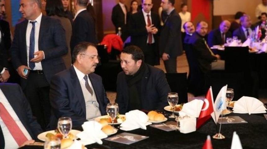 Uygurt&uuml;rk, Bakan &Ouml;zhaseki İle G&ouml;r&uuml;şt&uuml;