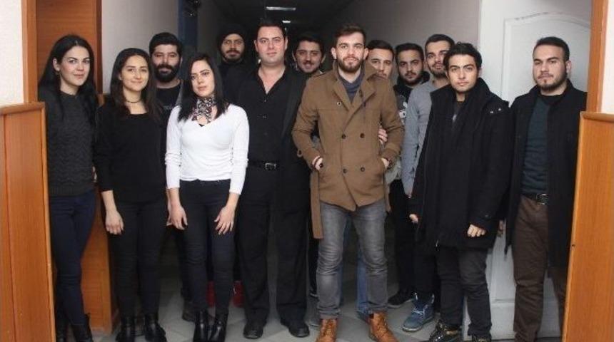 Yrd. Do&ccedil;. Dr. K&ouml;le: "ga&uuml; İletişim Fak&uuml;ltesi &Ouml;ğrencileri Mesleklerine Bir Adım &Ouml;nce Başlayacak"