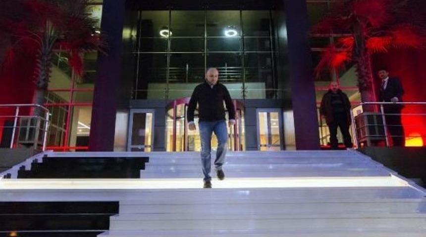 K&uuml;lt&uuml;r Ve Sanat Merkezi'nin Şaşırtan Piyano Merdivenleri