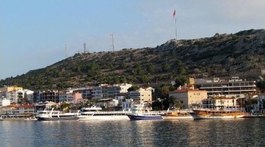 &Ccedil;eşme&rsquo;deki Gezi Teknelerinde Barınak Sıkıntısı