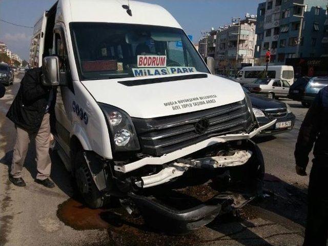 Milas’ta Yolcu Minibüsü İle Otomobil Çarpıştı, 1 Yaralı 1