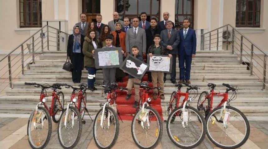 Sigaranın Zararlarını En İyi Anlatan &Ouml;ğrencilere Bisiklet