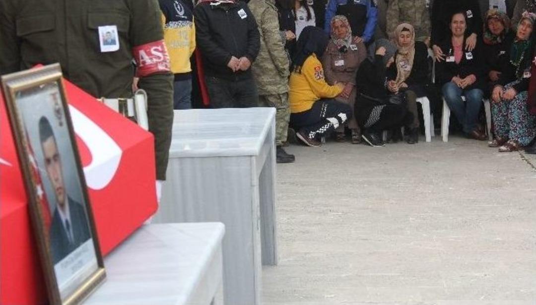 Minik Azem Şehit Dayısı İ&ccedil;in G&ouml;zyaşlarına Boğuldu