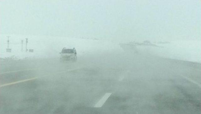 Van&rsquo;da Sis Trafiği Etkiledi 1