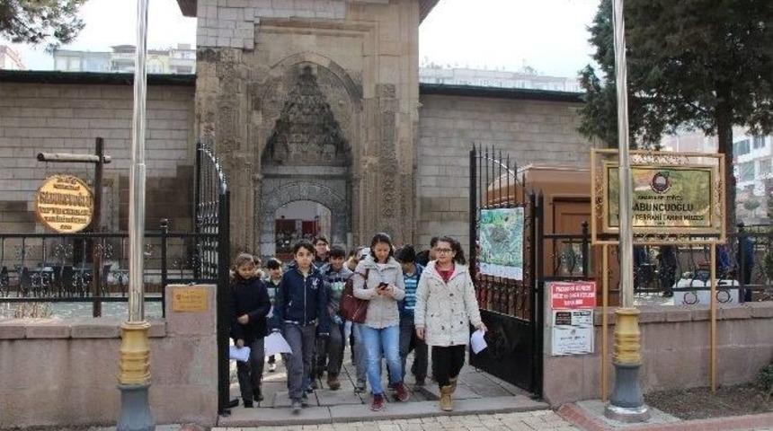 &Uuml;nl&uuml; Hekimin Adını Taşıyan M&uuml;zeyi Binlerce Kişi Gezdi