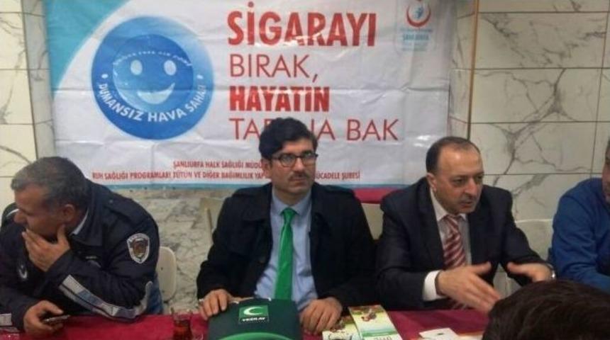 Yeşilay &Uuml;yeleri Vatandaşlara Sigaranın Zararlarını Anlattı