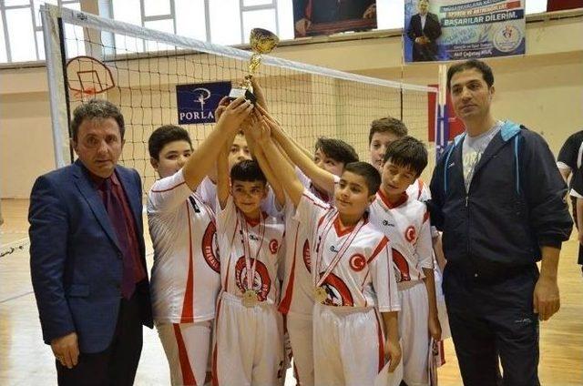 Okul Sporları Voleybol Müsabakaları Sona Erdi