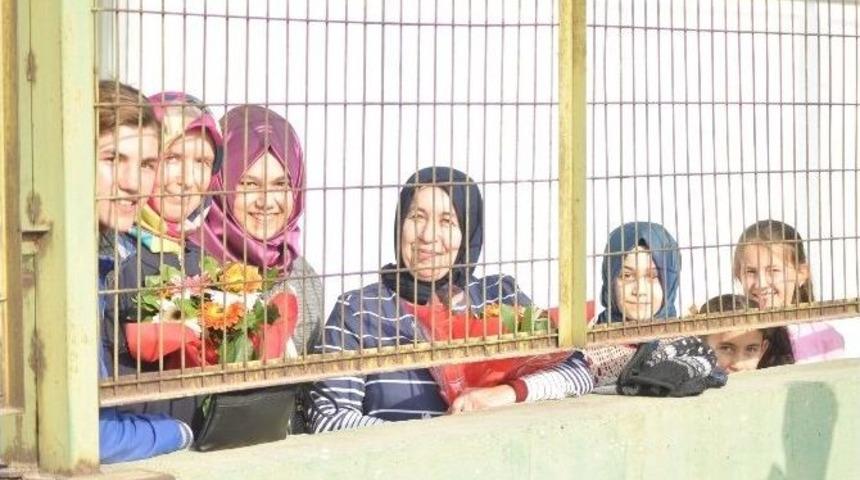 İsa&ouml;ren&rsquo;de Şampiyonluk Coşkusu