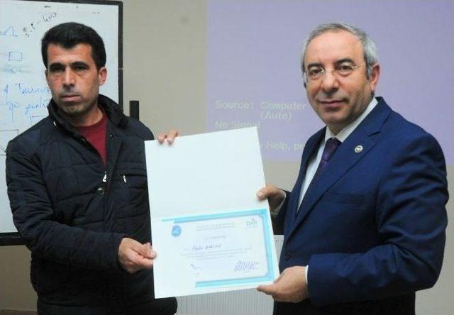 Muşlu Arı Yetiştiricilerine Sertifika 1