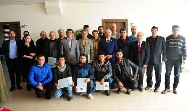 Muşlu Arı Yetiştiricilerine Sertifika 3