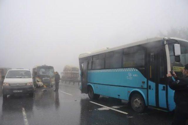 Dolmuş, Özel Halk Otobüsüne Arkadan Çarptı: 7 Yaralı