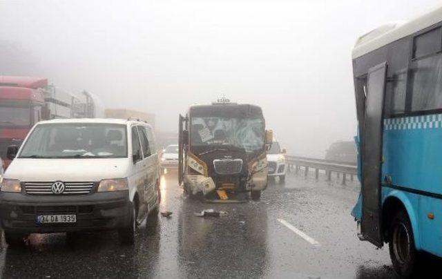 Dolmuş, Özel Halk Otobüsüne Arkadan Çarptı: 7 Yaralı