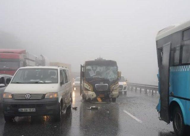 Dolmuş, Özel Halk Otobüsüne Arkadan Çarptı: 7 Yaralı