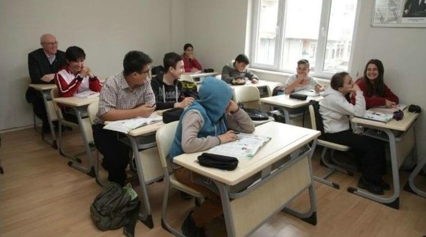 &Ccedil;ocuklar Ve Gen&ccedil;ler İyi Eğitim Almalı