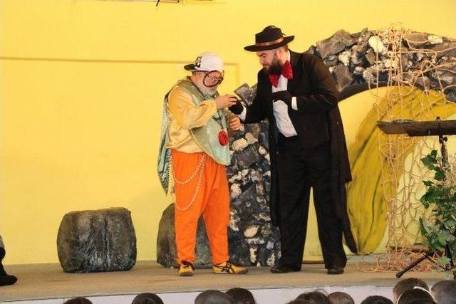 Baş&ccedil;ayırlı Minikler Tiyatro Heyecanını Yaşadı 1