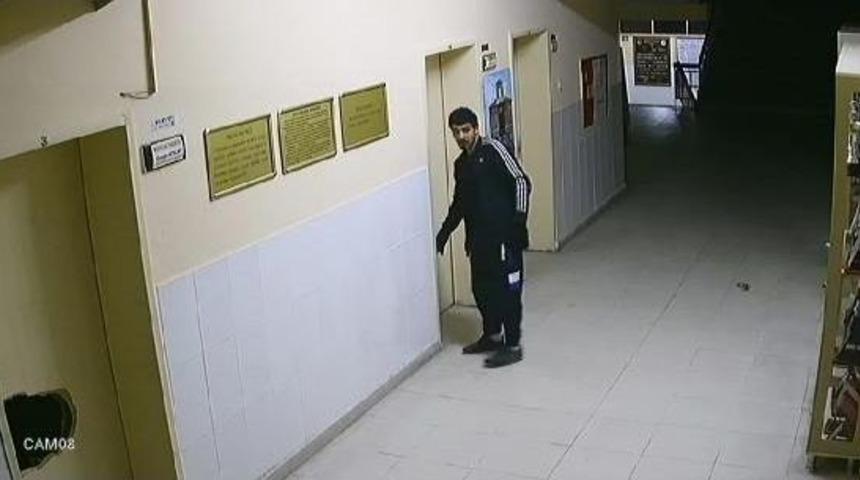 Mersin'de 14 Ayrı Okula Giren Hırsız Kameraya Yakalandı