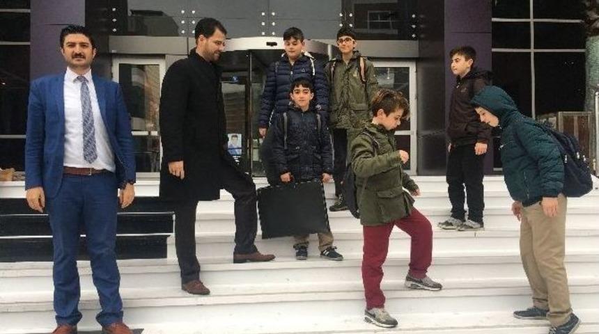 K&uuml;&ccedil;&uuml;k&ccedil;ekmece&rsquo;deki Piyano Merdivenler, Vatandaşların İlgisini &Ccedil;ekiyor