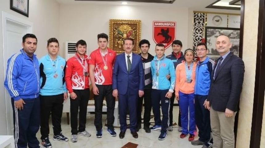 İlkadım&rsquo;ın Sporcuları Yine Gururlandırdı