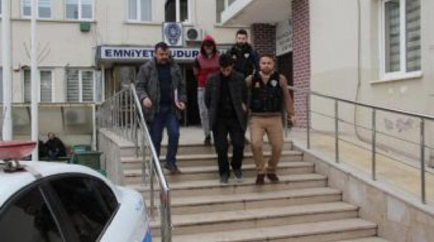 Bursa'da Terminalde Uyuşturucu Operasyonu: 2 G&ouml;zaltı