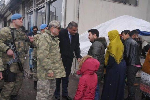 Tuğgeneral Tokel'den Yüksekova Esnafına Ziyaret